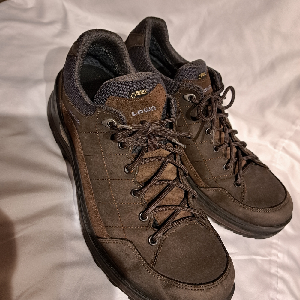 Lowa Men's Dark Brown Waterproof Boots
